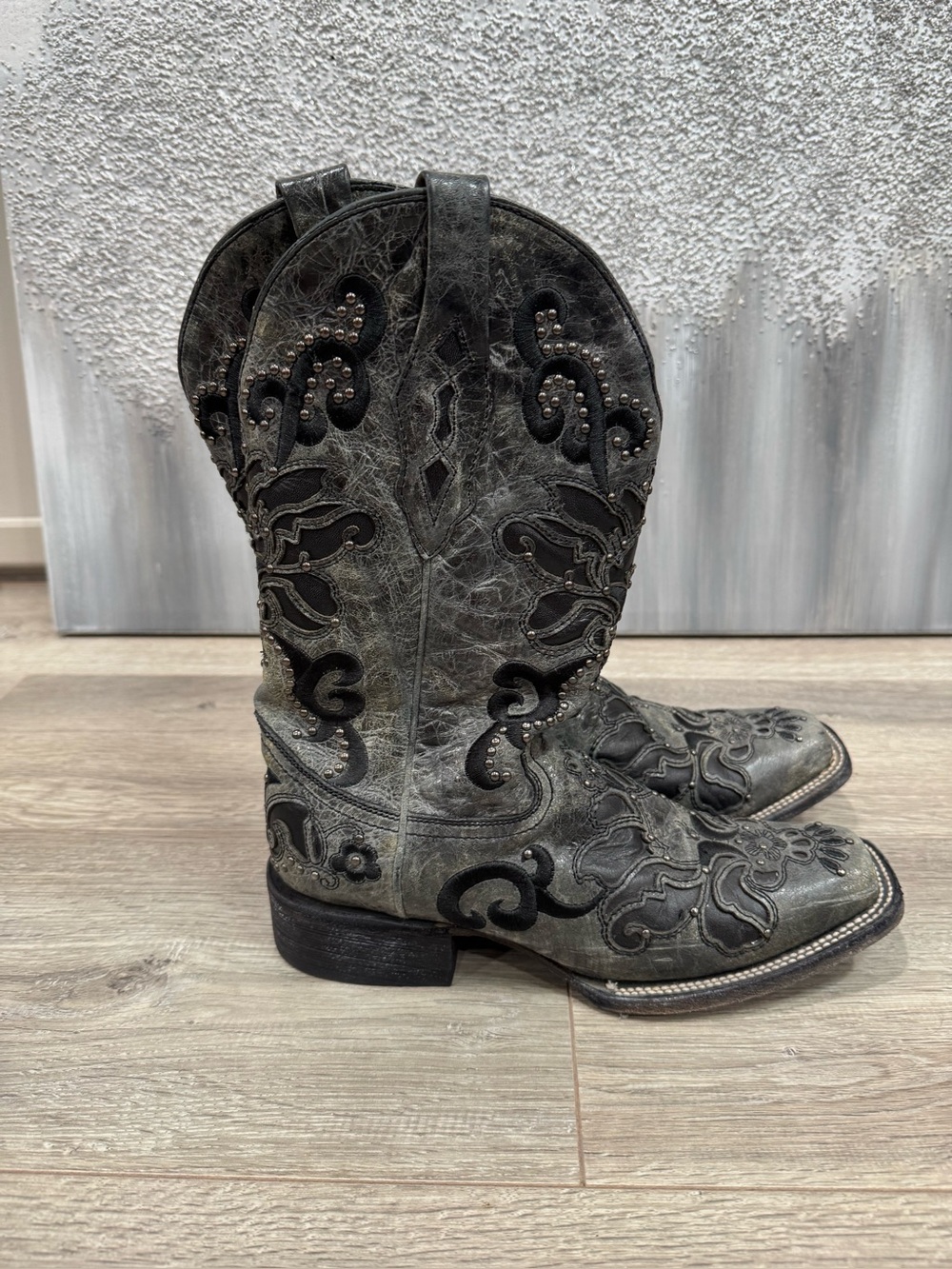 Corral Vintage Women’s Black Distressed Western Cowboy Boots